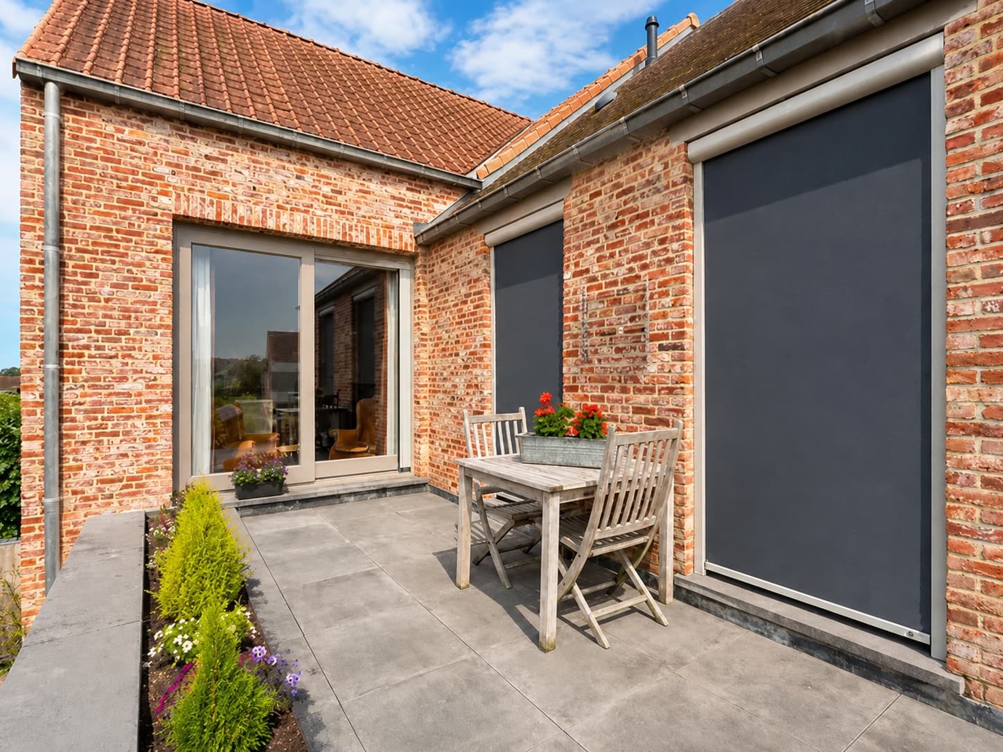Buitenzonwering aan een moderne woning