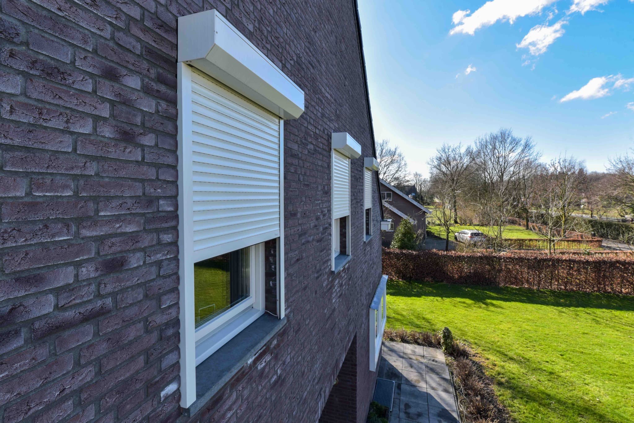 Woning met meerdere voorzetrolluiken