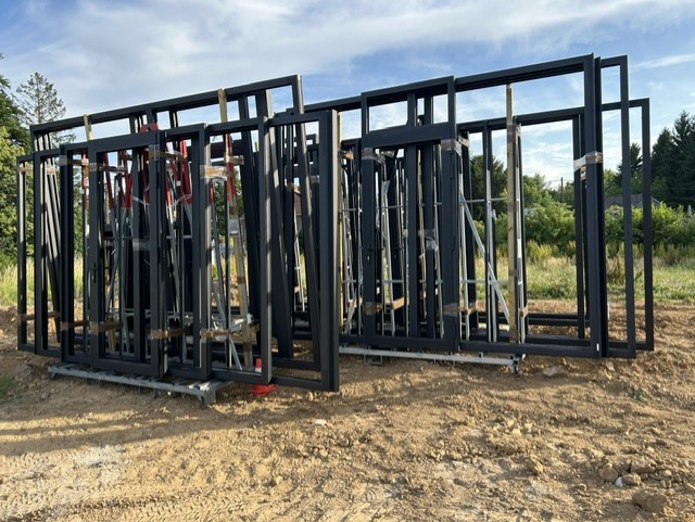 Grote aluminium glaspartijen, geplaatst met precisie - werffoto 2